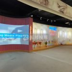 弧幕投影技術(shù)革新，打造沉浸式觀展新體驗(yàn)。
