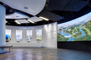 設(shè)計科技企業(yè)展廳時，有哪些步驟來確保數(shù)字交互的成功實現(xiàn)？